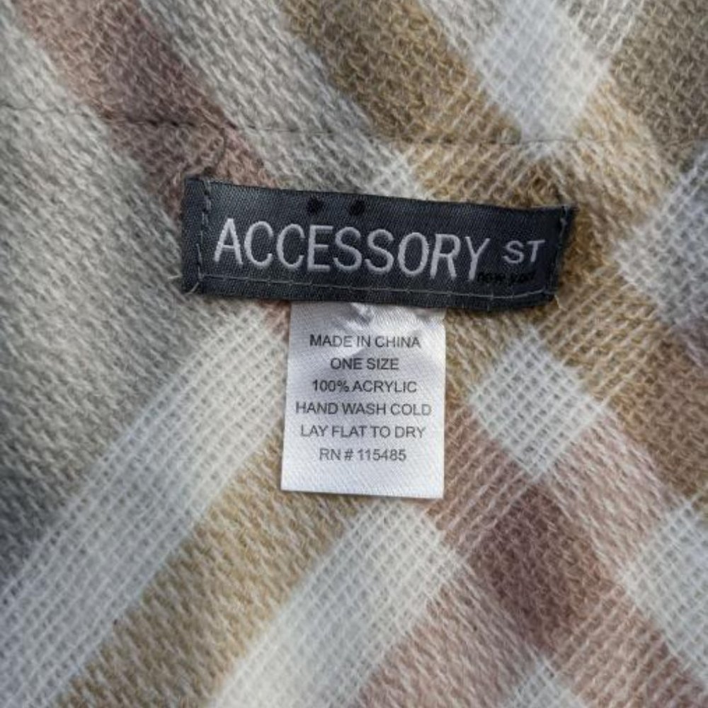 Accessory st New York Woman's Shaw/Poncho Size = One Size - Picture 3 of 4